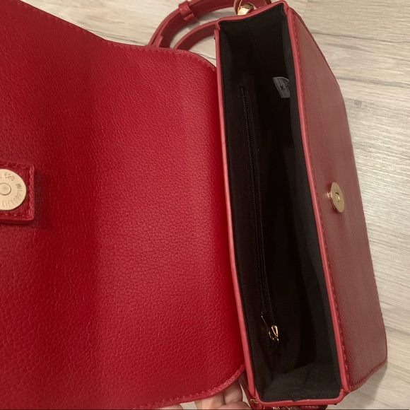 Red with gold hardware crossbody bag - Picture 5 of 5